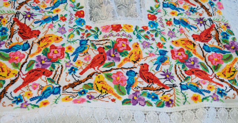 El arte del bordado yucateco, un lenguaje visual
