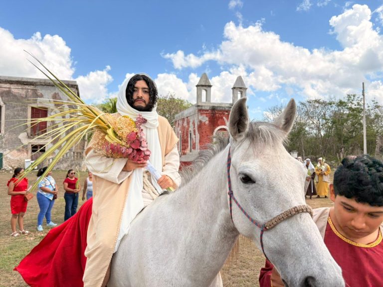 Domingo de Ramos viviente en Baca
